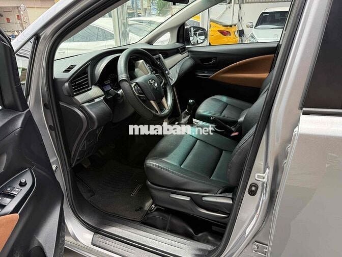 Toyota Innova 2.0E 2018 Số sàn 91.000 km Bạc