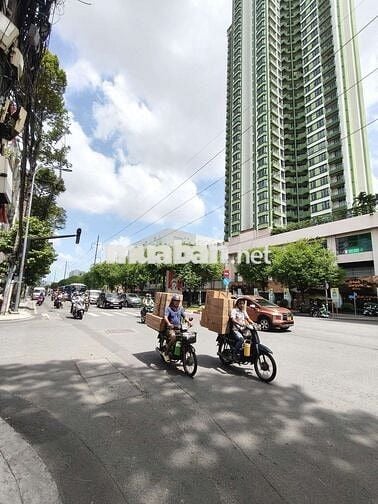Cho thuê nhà Mặt tiền Hồng Bàng, P14,Q5 4x18 có lửng 2 phòng k doanh