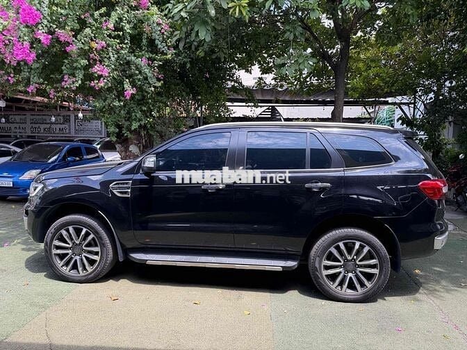 Ford Everest Titanium 1 cầu 2019 Đen 95.000 km