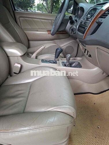 Toyota Fortuner 2010 Bạc