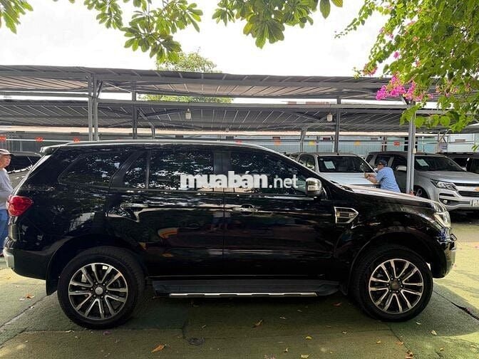 Ford Everest Titanium 1 cầu 2019 Đen 95.000 km