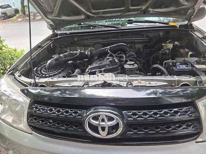 Toyota Fortuner 2010 Bạc