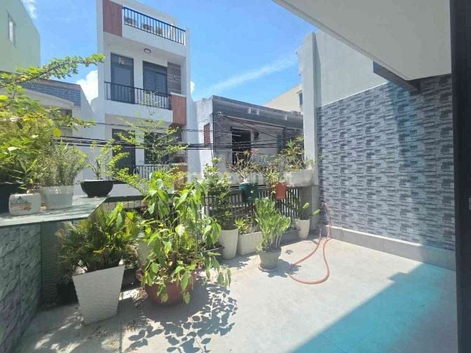 Nằm trong khu cư xá Phú Bình, phân lô đồng bộ, hxh sạch đẹp