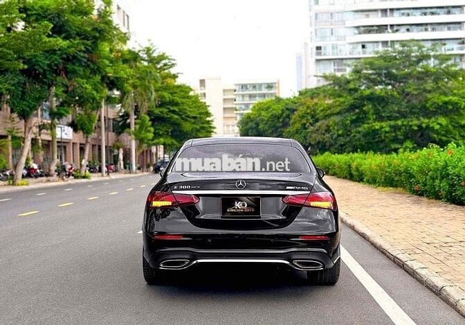 Mercedes E300 mẫu mới 2022 màu đen siêu đẹp