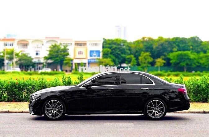 Mercedes E300 mẫu mới 2022 màu đen siêu đẹp