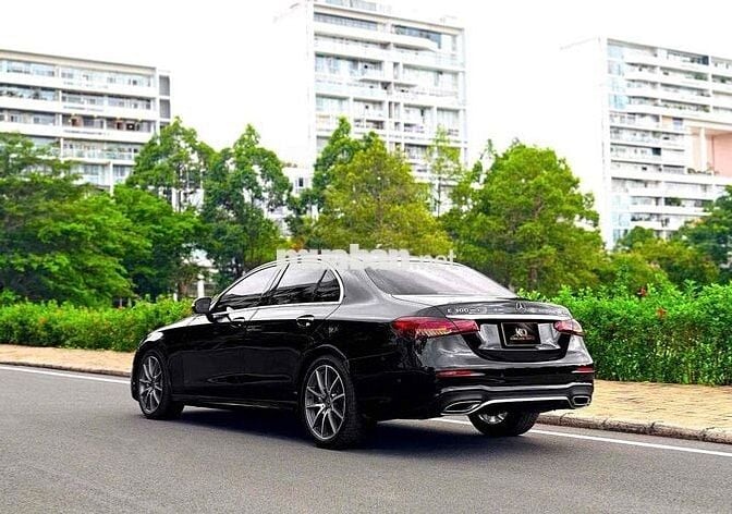Mercedes E300 mẫu mới 2022 màu đen siêu đẹp