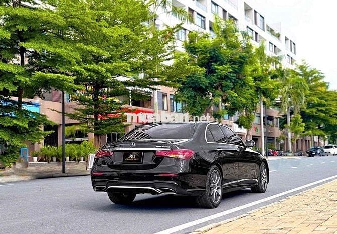 Mercedes E300 mẫu mới 2022 màu đen siêu đẹp