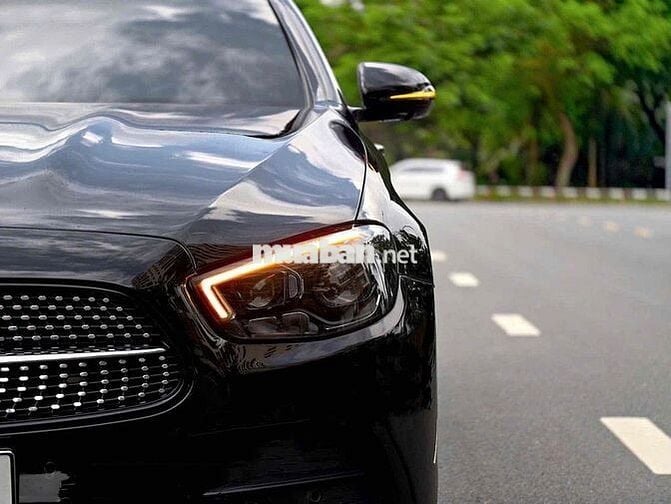 Mercedes E300 mẫu mới 2022 màu đen siêu đẹp
