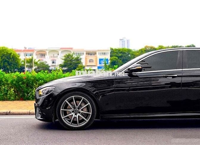 Mercedes E300 mẫu mới 2022 màu đen siêu đẹp