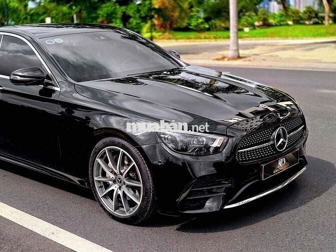Mercedes E300 mẫu mới 2022 màu đen siêu đẹp