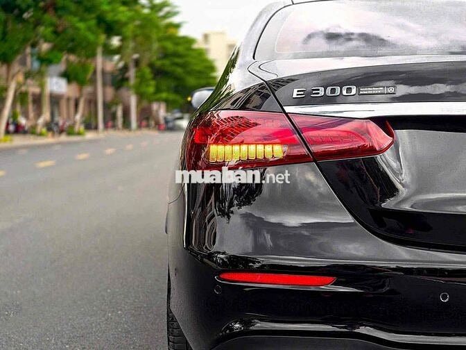 Mercedes E300 mẫu mới 2022 màu đen siêu đẹp