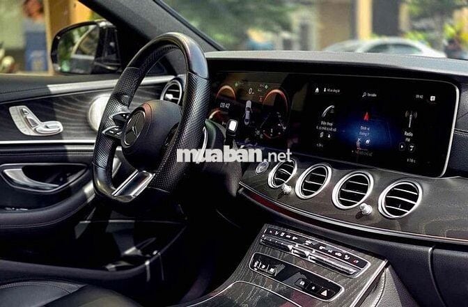 Mercedes E300 mẫu mới 2022 màu đen siêu đẹp
