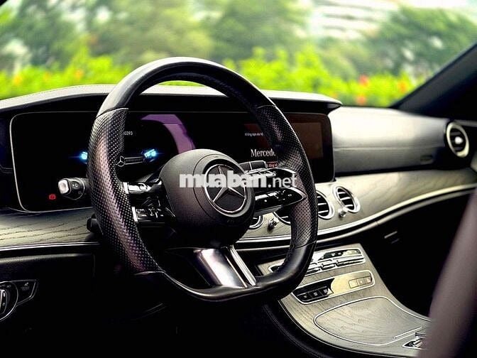 Mercedes E300 mẫu mới 2022 màu đen siêu đẹp