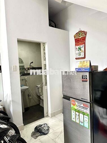 Nhà 3 tầng ngang 4m5 nở hậu cách MT Cô Giang 50m