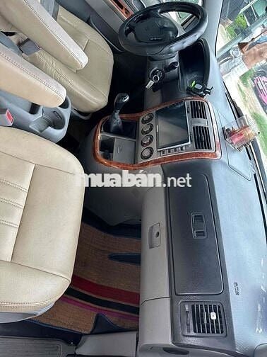 Kia Carnival Số sàn Bạc Nhiều chỗ