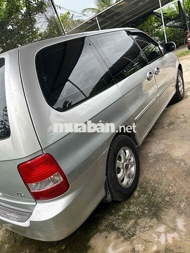 Kia Carnival Số sàn Bạc Nhiều chỗ