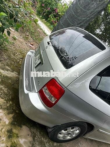 Kia Carnival Số sàn Bạc Nhiều chỗ