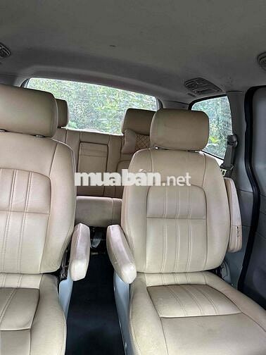 Kia Carnival Số sàn Bạc Nhiều chỗ