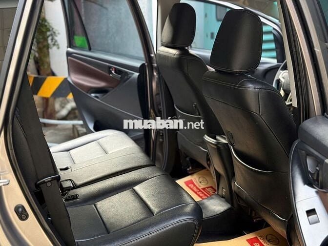 Xả lỗ Innova E số sàn sx 2023, chạy 127.000 km