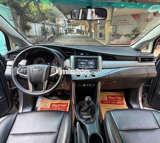 Xả lỗ Innova E số sàn sx 2023, chạy 127.000 km