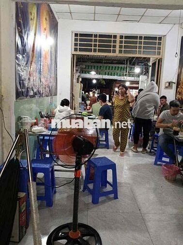 Sang quán cơm chay gần chùa Hoằng Pháp