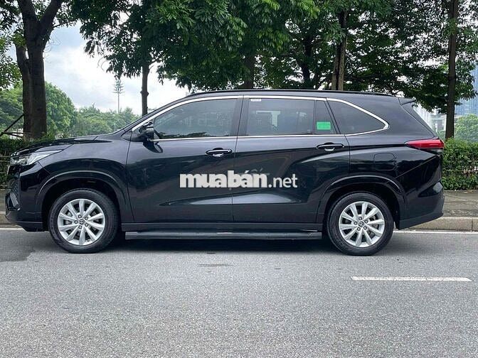Toyota Innova Cross V 2025 Đen 1.4 vạn km