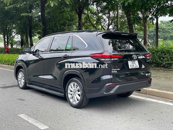 Toyota Innova Cross V 2025 Đen 1.4 vạn km
