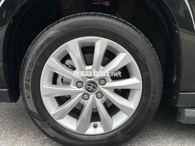 Toyota Innova Cross V 2025 Đen 1.4 vạn km