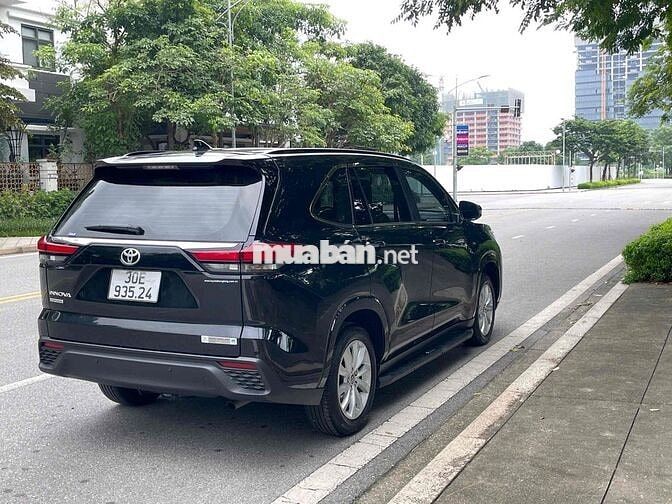 Toyota Innova Cross V 2025 Đen 1.4 vạn km