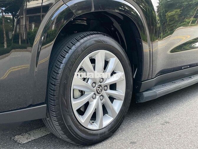 Toyota Innova Cross V 2025 Đen 1.4 vạn km
