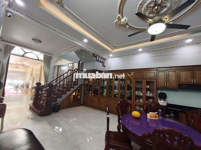 CHO THUÊ NHÀ 5 TẦNG GÓC 3 MẶT TIỀN VỊ TRÍ ĐẮC ĐỊA PHAN VĂN HỚN 