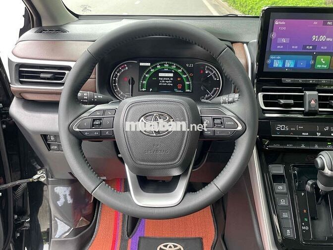 Toyota Innova Cross V 2025 Đen 1.4 vạn km