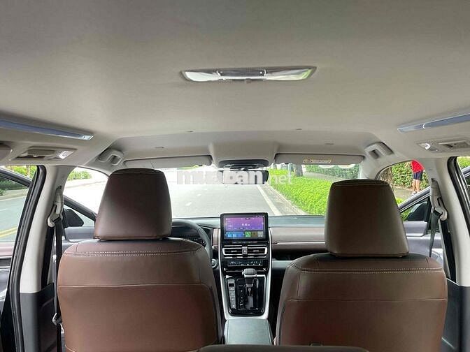 Toyota Innova Cross V 2025 Đen 1.4 vạn km