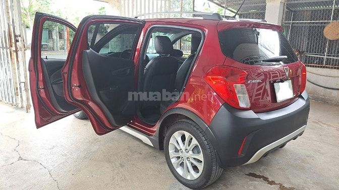 Bán xe VinFast Fadil 1.4, 2022 màu đỏ mới đi 33 ngàn km.