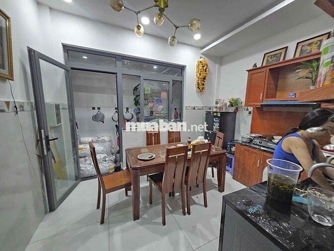NHÀ ĐẸP 5 TẦNG — GẦN TKTQ HƯƠNG LỘ 2 MIẾU GÒ XOÀI DT: 56M2 • 4x14