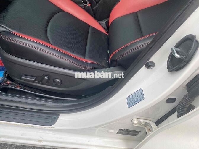 Kia Cerato Trắng Tự động Xe gia đình