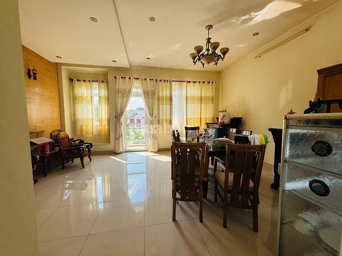 8.68 tỷ - BÁN GẤP NHÀ1 trệt 2 lầu mặt tiền đường Nguyễn Thành Phương