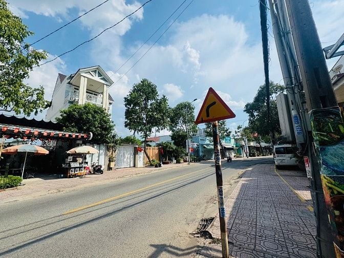 8.68 tỷ - BÁN GẤP NHÀ1 trệt 2 lầu mặt tiền đường Nguyễn Thành Phương