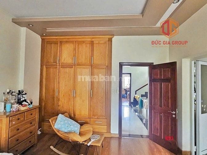 8.68 tỷ - BÁN GẤP NHÀ1 trệt 2 lầu mặt tiền đường Nguyễn Thành Phương
