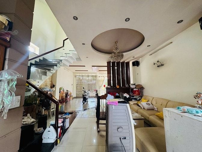 8.68 tỷ - BÁN GẤP NHÀ1 trệt 2 lầu mặt tiền đường Nguyễn Thành Phương
