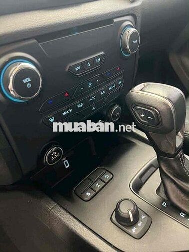 Ford Ranger Limited Vàng cát 10 vạn
