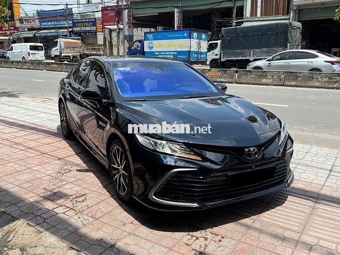 Toyota Camry 2.5Q 2023 màu đen huyền