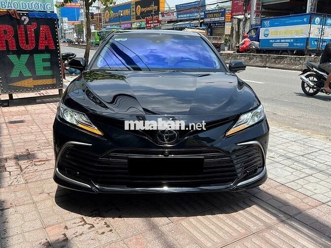 Toyota Camry 2.5Q 2023 màu đen huyền