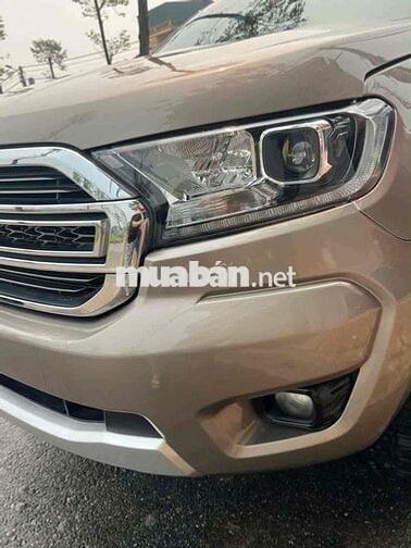 Ford Ranger Limited Vàng cát 10 vạn