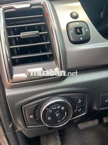 Ford Ranger Limited Vàng cát 10 vạn