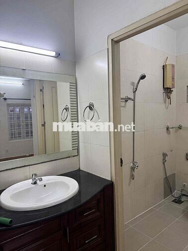 Cần cho thuê nhà mt họ lê 4.5x23m 1 lầu 3pn 2wc 18tr