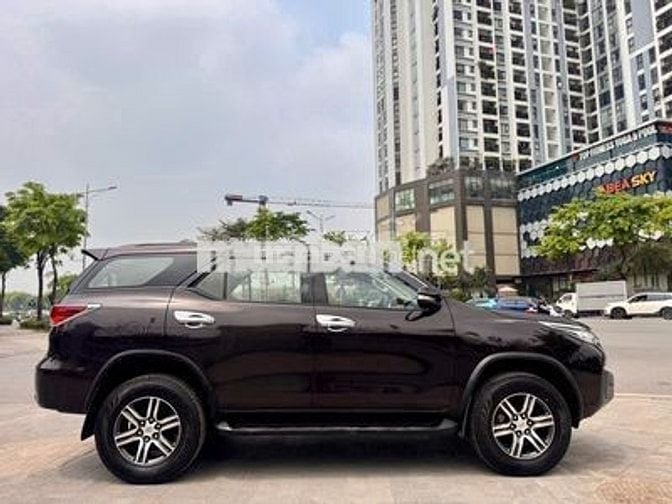 Toyota Fortuner 2017 2.4MT Dầu Nâu ánh kim