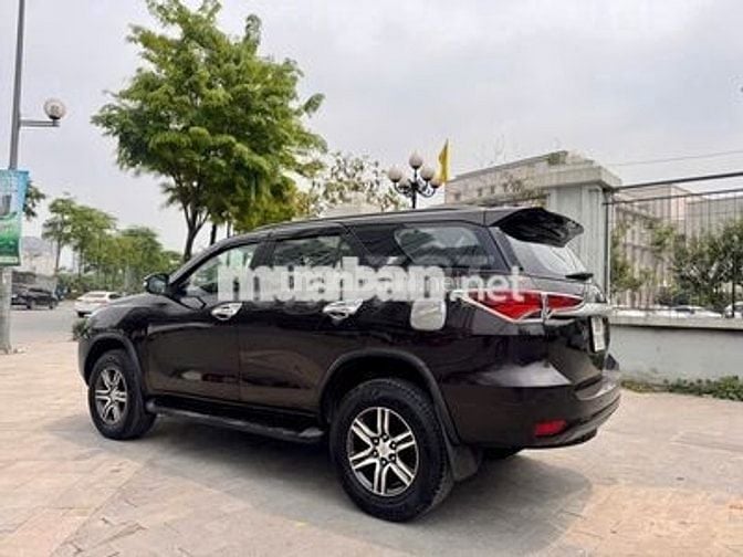 Toyota Fortuner 2017 2.4MT Dầu Nâu ánh kim