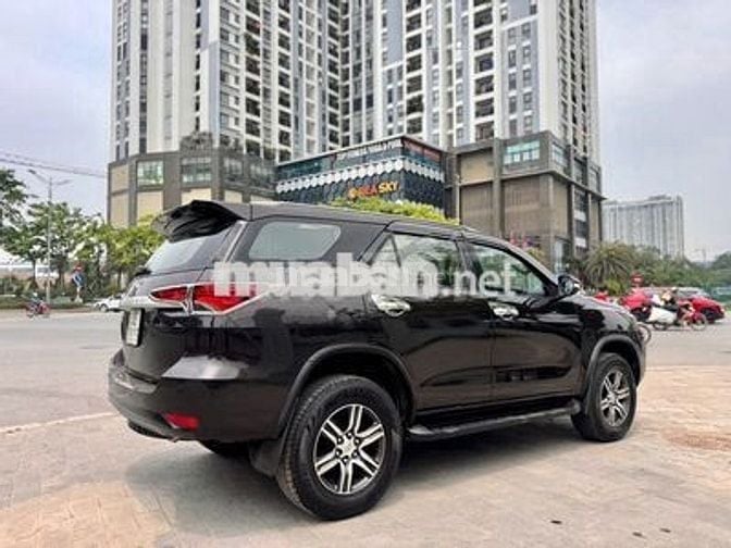 Toyota Fortuner 2017 2.4MT Dầu Nâu ánh kim