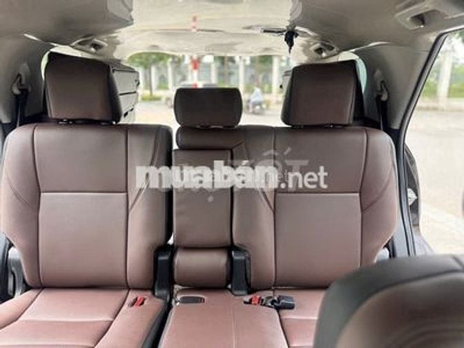 Toyota Fortuner 2017 2.4MT Dầu Nâu ánh kim